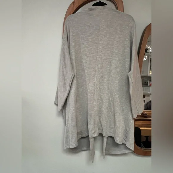 DONNI. Sweater - Picture 2 of 5